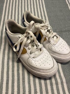 Nike Kids Air Force 1 Low LV8 GS White Floral Gold Sneakers Size 4Y‎